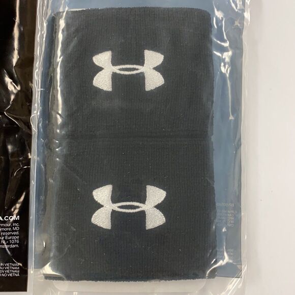 UNDER Armor Performance Black‎ heat gear wristbands 2 pack - Picture 3 of 5